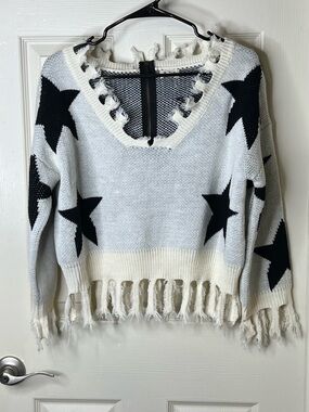 POL Star-Pattern Cropped V-Neck Sweater - White & Black